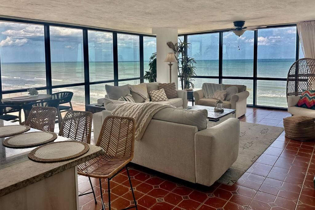 Beautiful Oceanfront Two Bedroom Condo 데이토나 비치 외부 사진