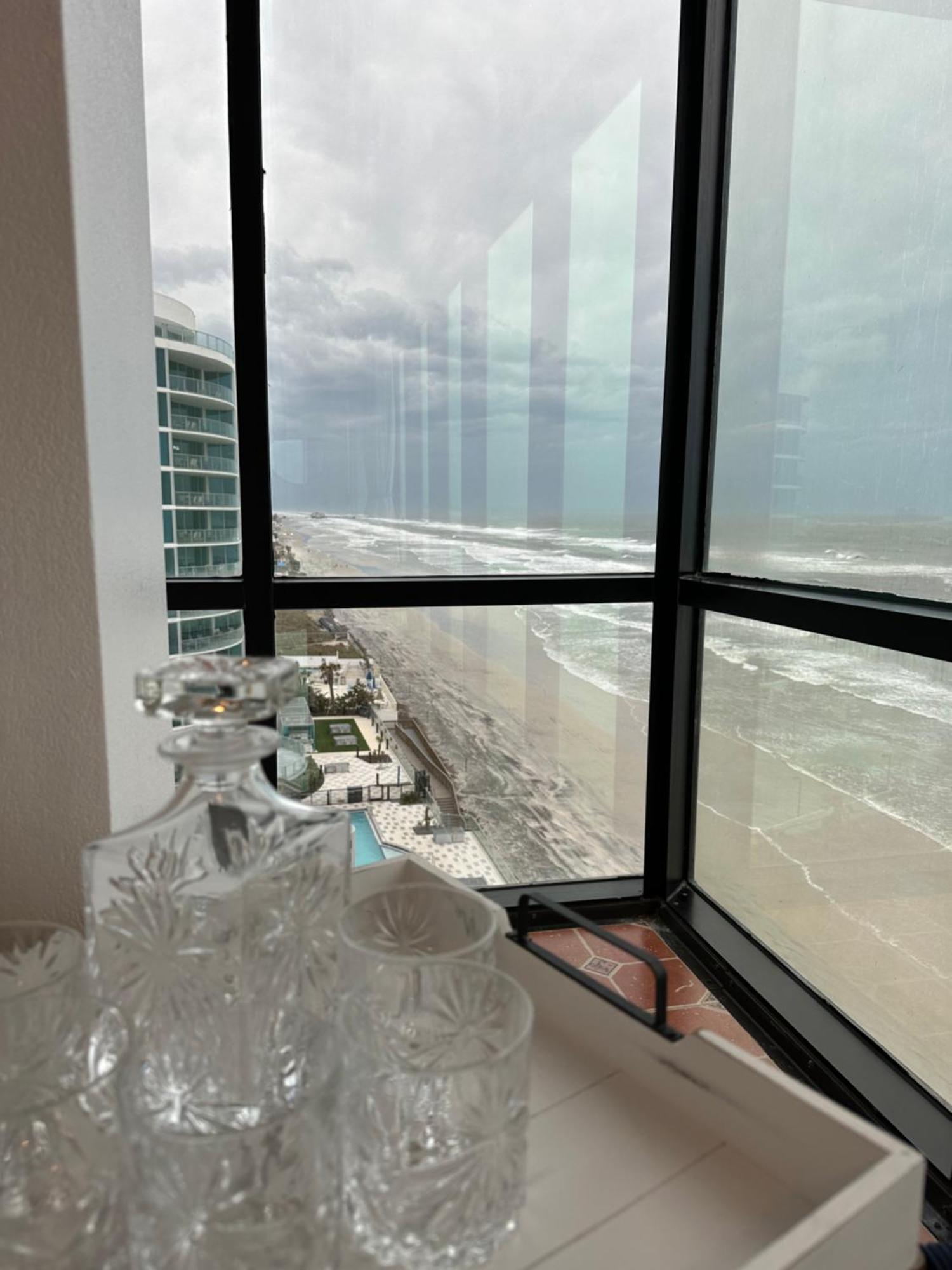 Beautiful Oceanfront Two Bedroom Condo 데이토나 비치 외부 사진
